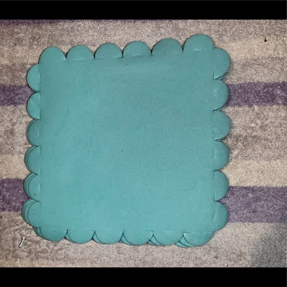 Make Your Own FLEECE FLOWER BLANKET --- No sewing required ! - Picture 6 of 10